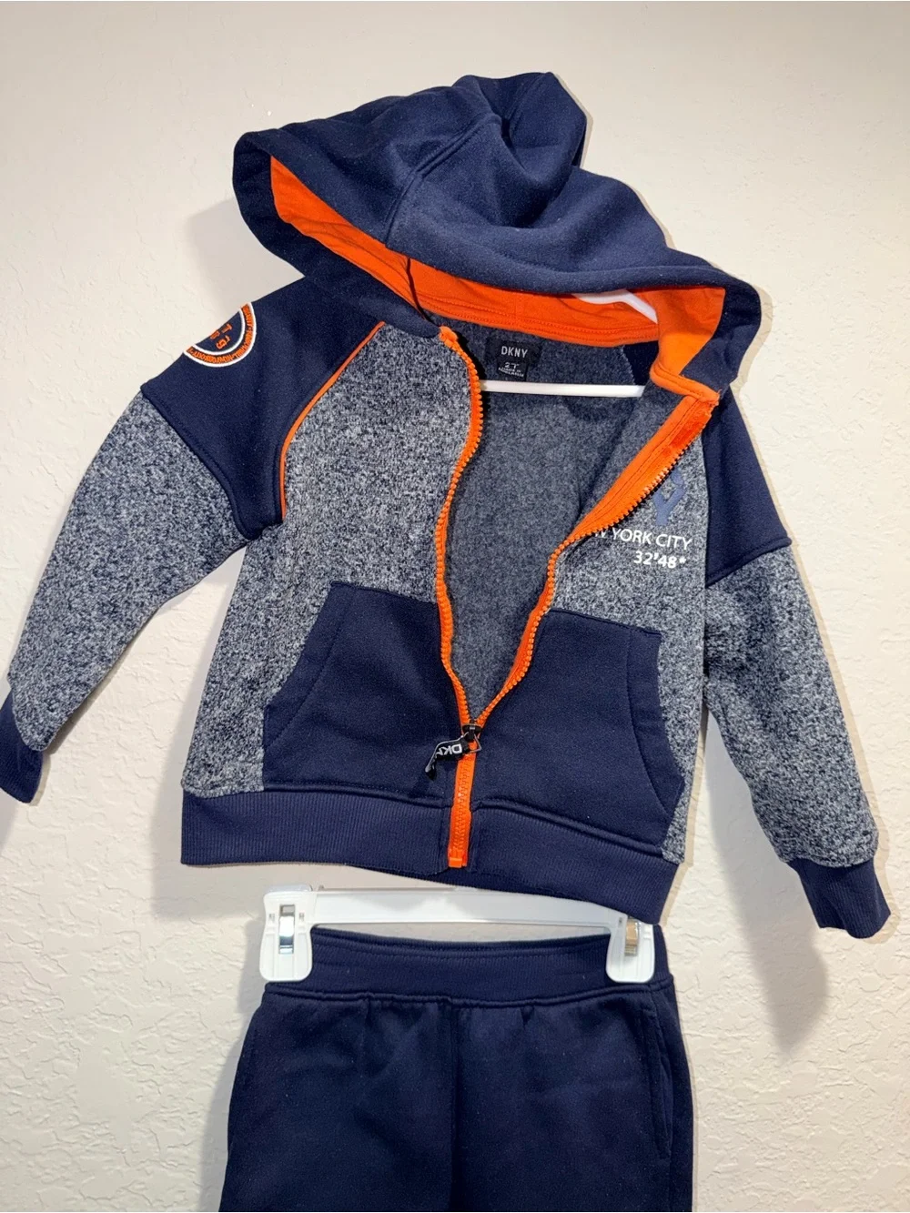DKNY Boys 2-Piece Hoodie Jogger Tracksuit Navy Gray Orange Size 2T